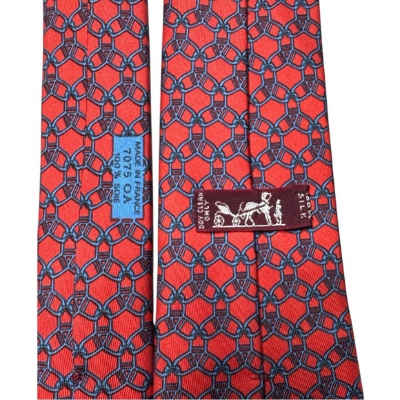 HERMÈS Paris Geometric Link Red and Blue Pattern 7075 OA Silk Tie - Picture 6 of 8